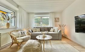 Stadt-Oase - kostenlos Parken, ruhig, Kliniken, GOP, Bali-therme, Boxspringbett